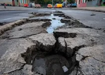 reparo em buraco na rua Itapevi