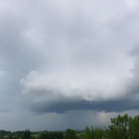 Itapevi céu nublado tempestades localizadas