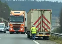carreta tomba em Itapevi